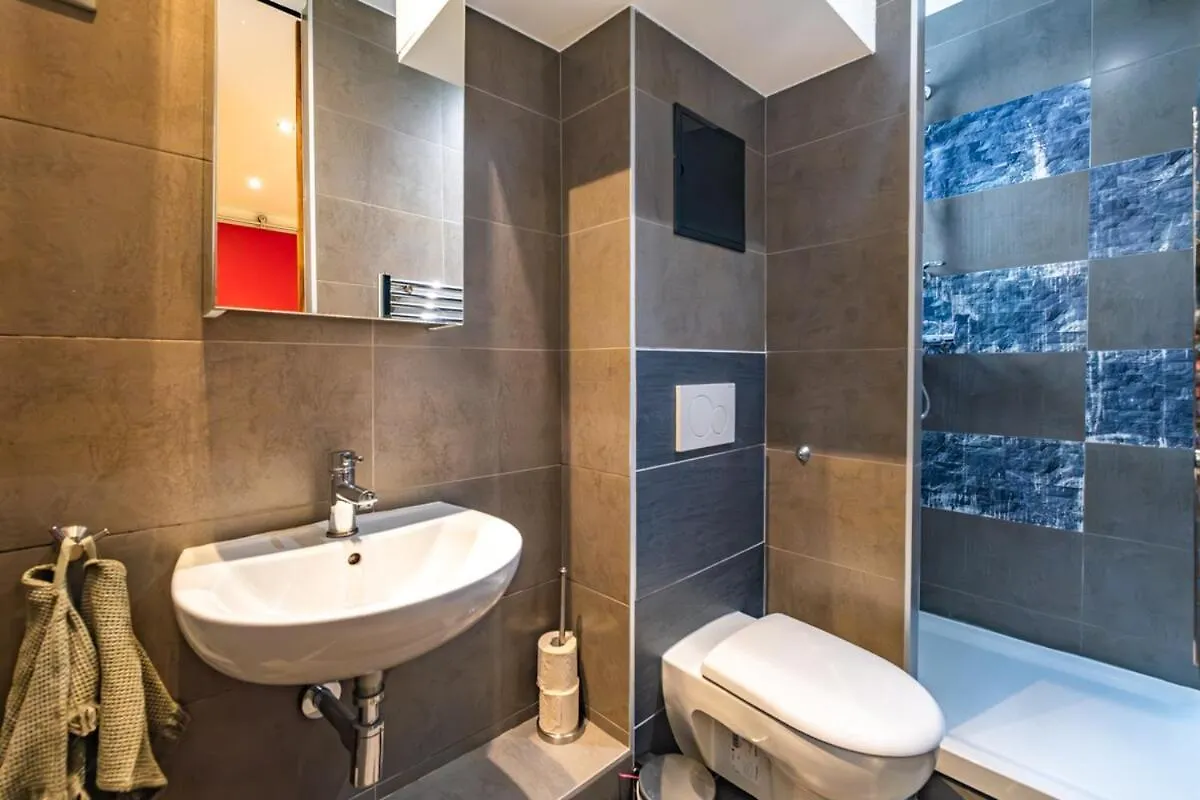 Bright Apartment At Les Invalides - 4 Guests Париж
