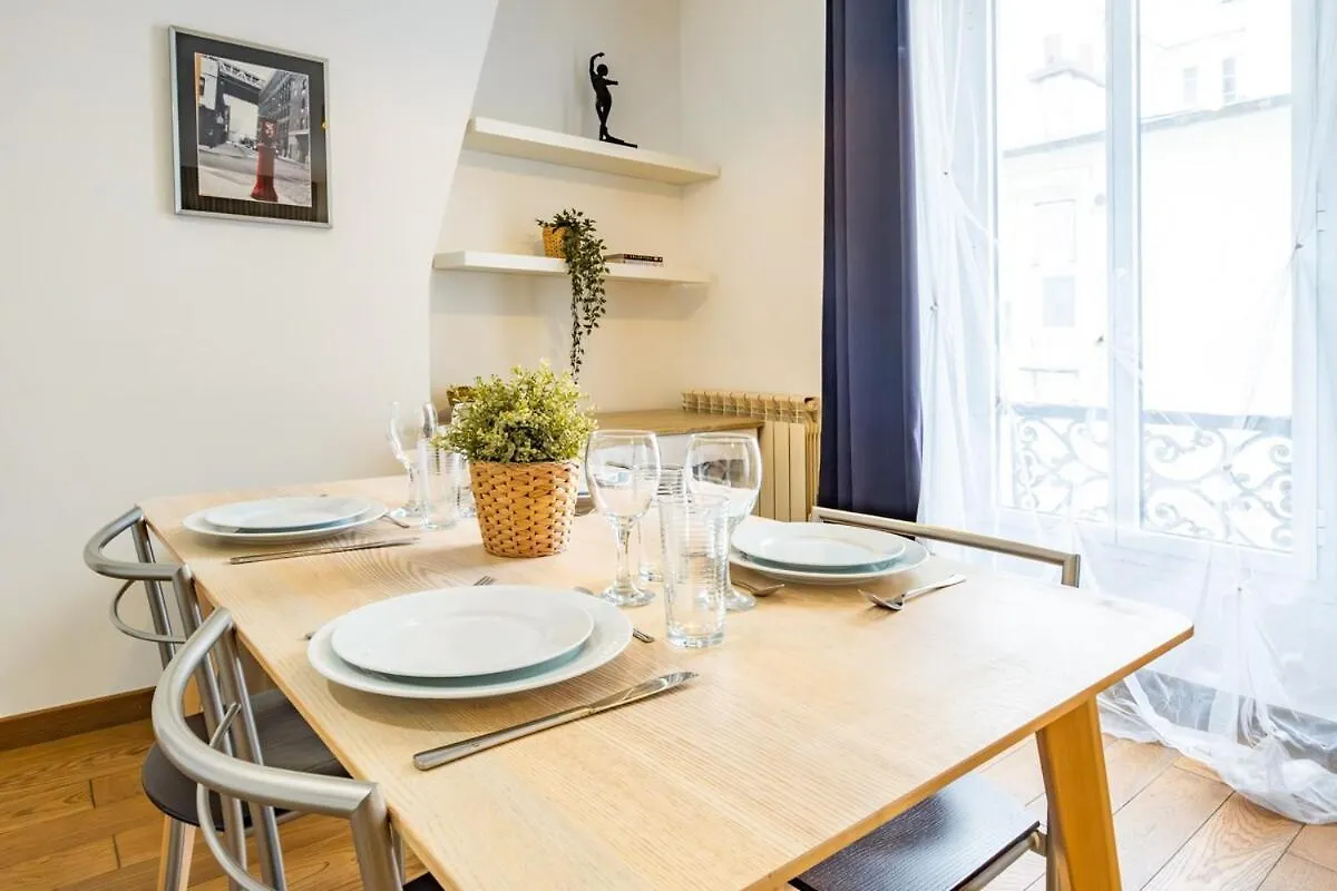 Bright Apartment At Les Invalides - 4 Guests París 0*,