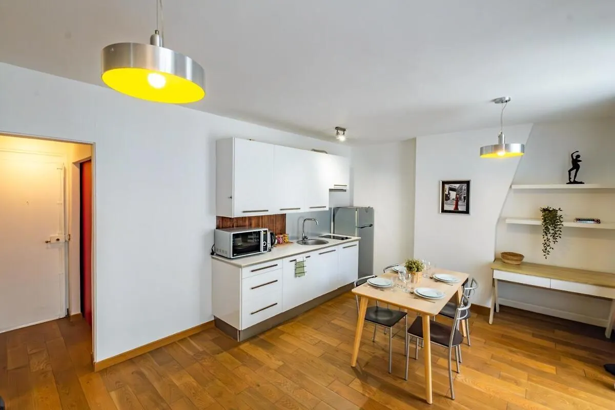 Bright Apartment At Les Invalides - 4 Guests París 0*,  Francia
