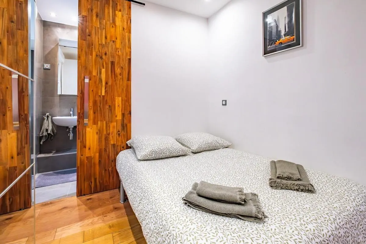 Bright Apartment At Les Invalides - 4 Guests Париж
